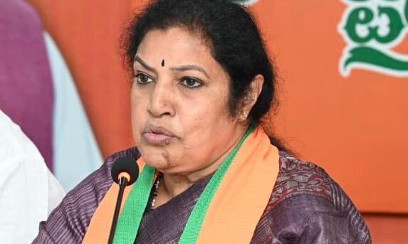 Purandeswari Threatened Not To Contest From Rajahmundry!