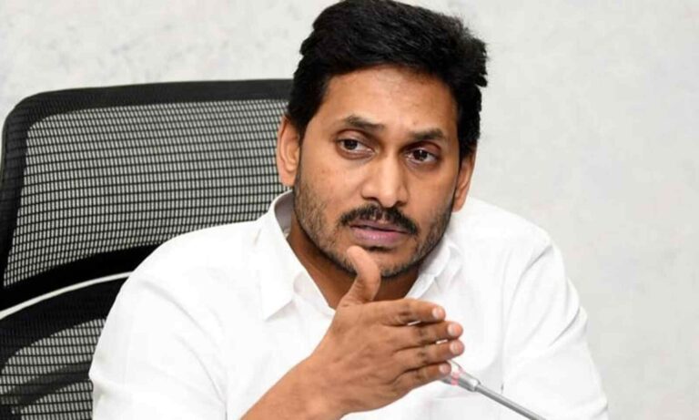 వైసీపీ నుంచి కాంగ్రెసులోకి బోణీ : జగన్‌కు నష్టమెలాగంటే?