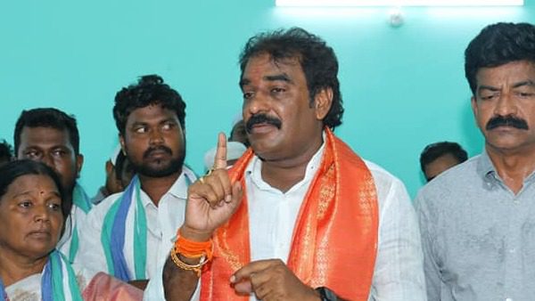 పరార్ : పిన్నెల్లి ని పోలీసులే తప్పించారా?