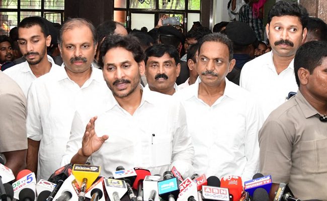 YS Jagan Criticizes Chandrababu For Promoting Attacks In Andhra Pradesh