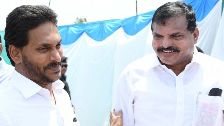 వైసీపీ తమాషా : వాళ్లు అవుట్.. వీళ్లు వాకవుట్