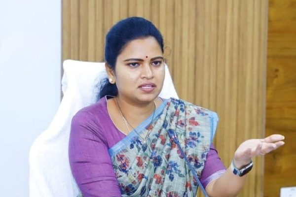 Former YCP Minister Vidala Rajini’s follower Srikanth Reddy arrested amid high drama