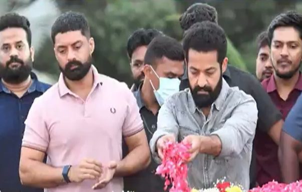  Jr. NTR And Kalyan Ram Pay Tribute To Grandfather NT Rama Rao on His 102nd Birth Anniversary