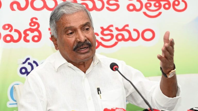 పెద్దిరెడ్డి అండ్ కో క్రిమినల్ కేసుల్ని బుకాయించలేరు!