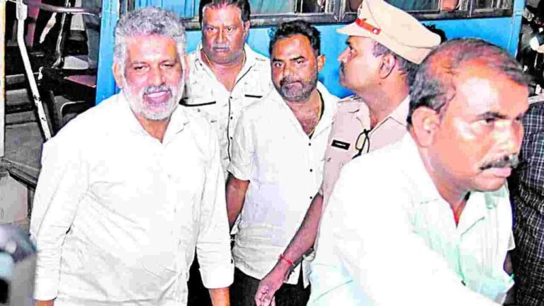 చిందులు, రంకెలు.. వీడియో రికార్డింగ్ తో బ్రేకులు!