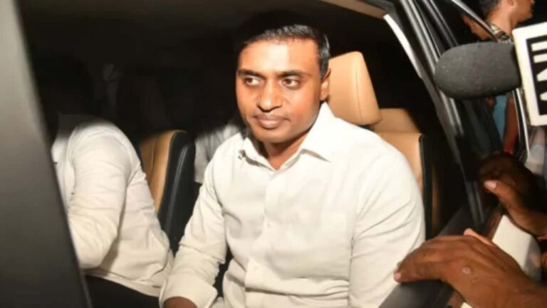 47ఏళ్ల వయసుకే ‘సహాయకుడు’ కావాలంటే కామెడీ కదా!