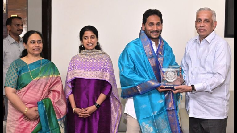ముందు జాగ్రత్త: పార్టీ సారథ్యానికి సిద్ధమవుతున్న భారతి!