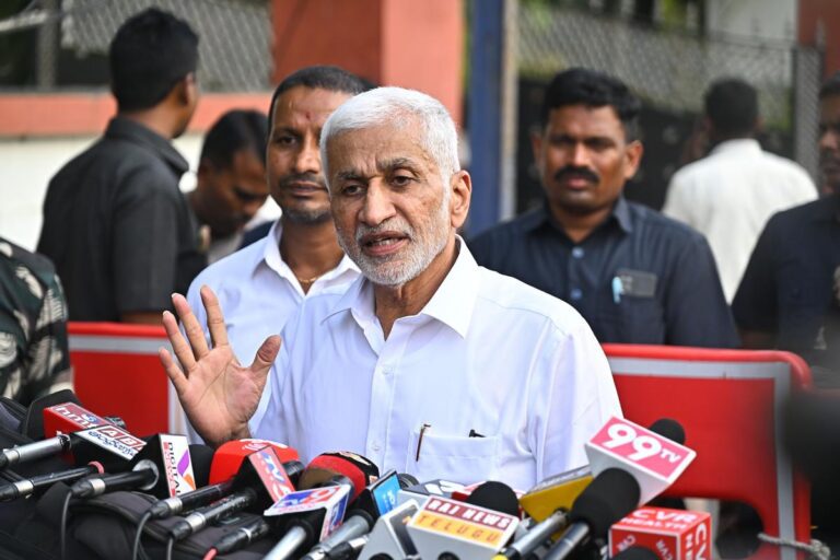 విజయసాయి గైర్హాజరు.. బేరసారాలు నడుస్తున్నాయా?