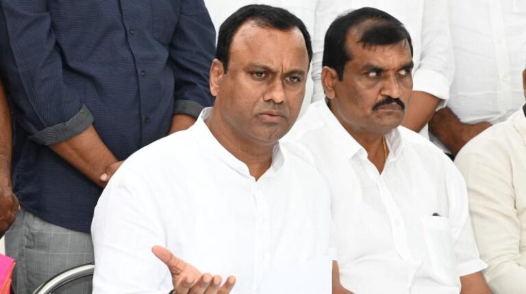 Congress clueless on How To Deal with Rebel MLA Komatireddy Rajagopal Reddy