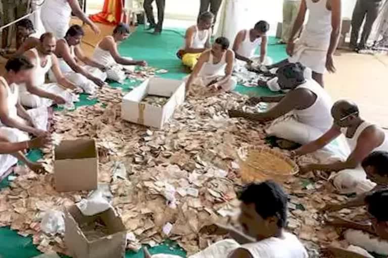 Row over Missing of Ravikumar, who stolen Foreign currency At TTD Parakamani