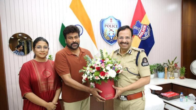 Chiranjeevi Meets Hyderabad Police Commissioner Sajjanar