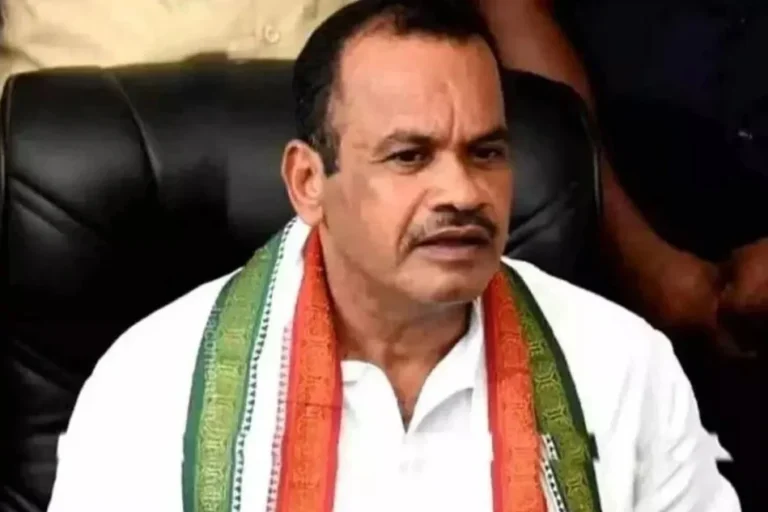 Komatireddy Challenge To Resign If KCR Gets 8 Lok Sabha Seats