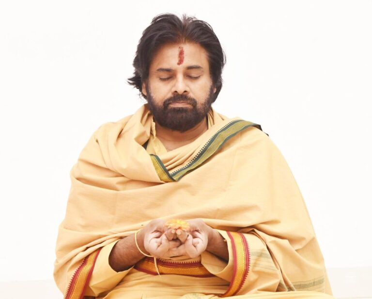 Pawan Kalyan performs Sun worship for society’s welfare