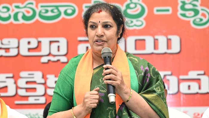  Bengaluru IT Companies Propose 14-Hour Workdays; Andhra Pradesh BJP Chief Daggubati Purandeswari Condemns