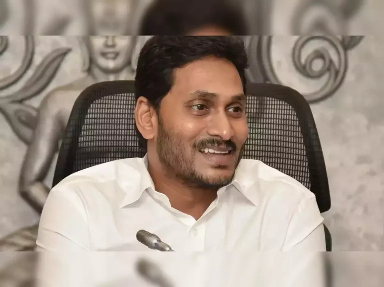 జగన్ చేసిన ఏకైక నిర్మాణాన్నీ కూల్చేశారు!