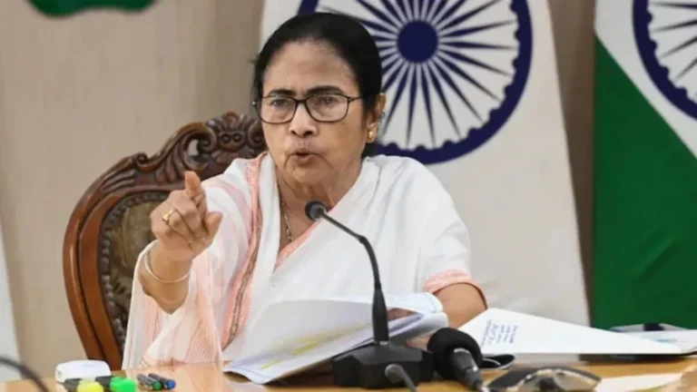 Mamata walks out of Niti Aayog Meeting, Says ‘Mic was Turned off After 5 Minutes’