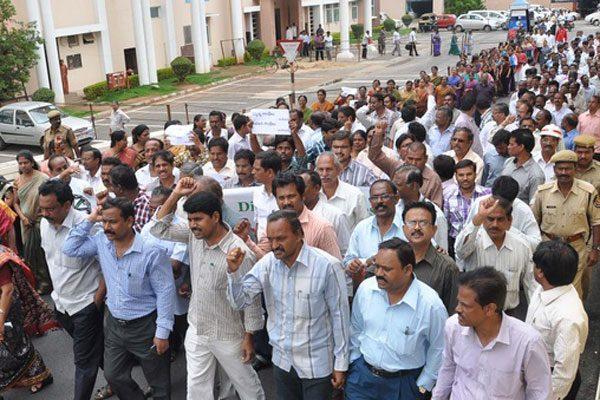 AP Government Relieves Telangana-Origin Employees