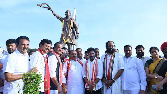 Congress High-command Ignores Revanth’s Rjjiv Gandhi statue Unveiling