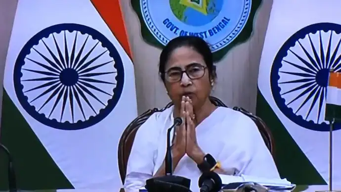 Mamata Banerjee Announces Removal of Kolkata Police Commissioner Amid Medical Students’ Protests