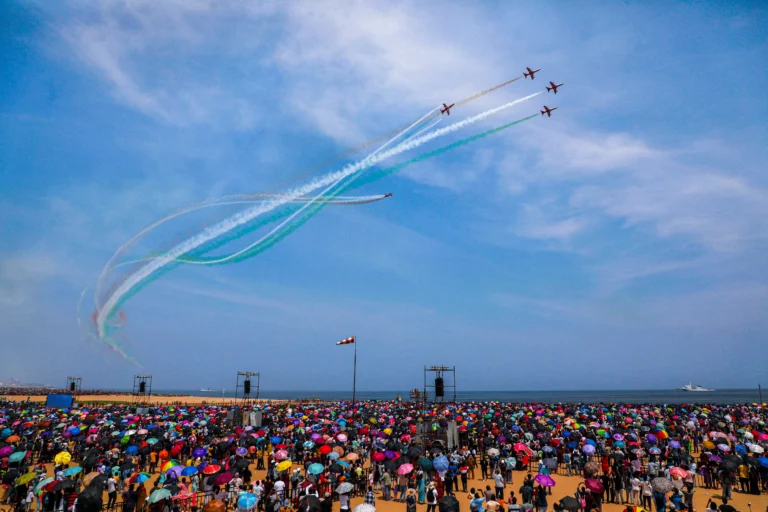 Five spectators Die, over 200 Faint Due To suffocation At Chennai Air Show