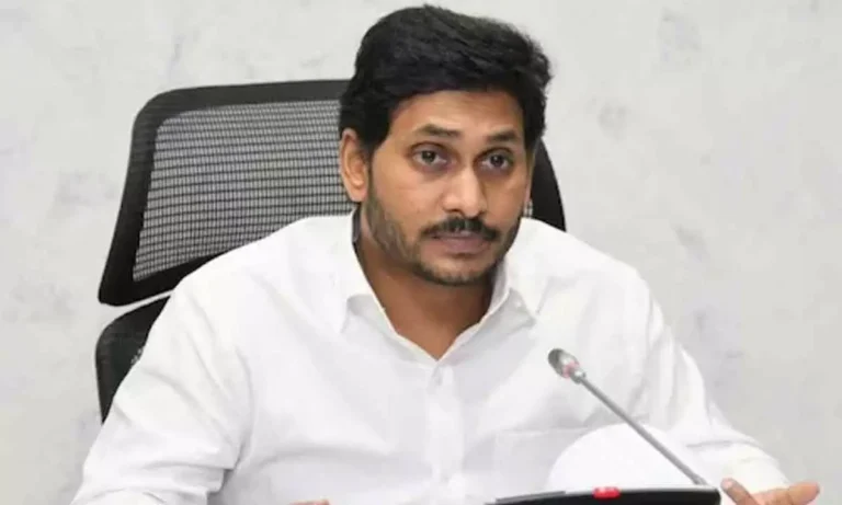 అనుచిత వ్యాఖ్యలతో అభాసుపాలౌతున్న జగన్!