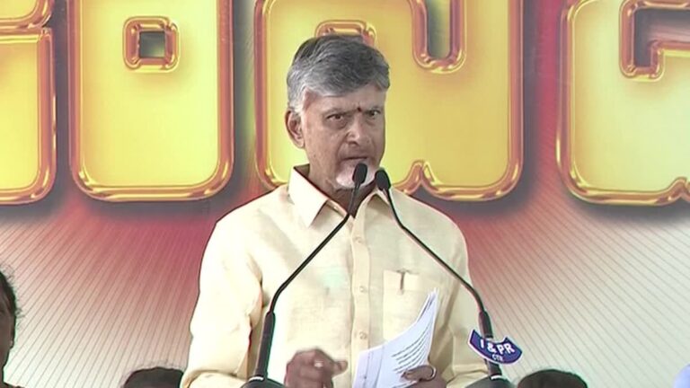 వైసీపీ వాళ్లను పాముతో పోలిస్తే తప్పెలా?