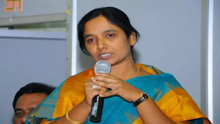 MLA Paritala Sunitha Flays some police officers Are working Under YSRCP veil