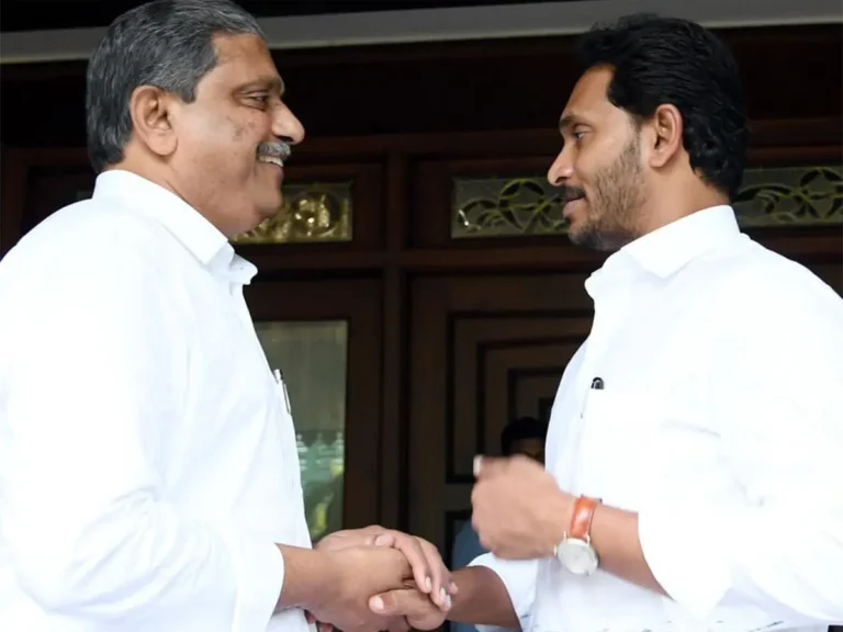 జనంలోకి వెళ్లే ధైర్యం జగన్ కు ఉందా.. సజ్జలా!