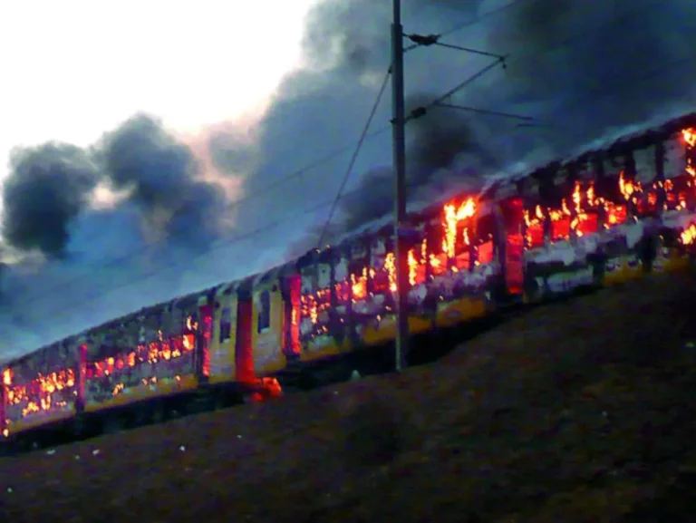 CM Chandrababu Lashed out At Home Ministry over Move To Reopen Tuni Train Burning case