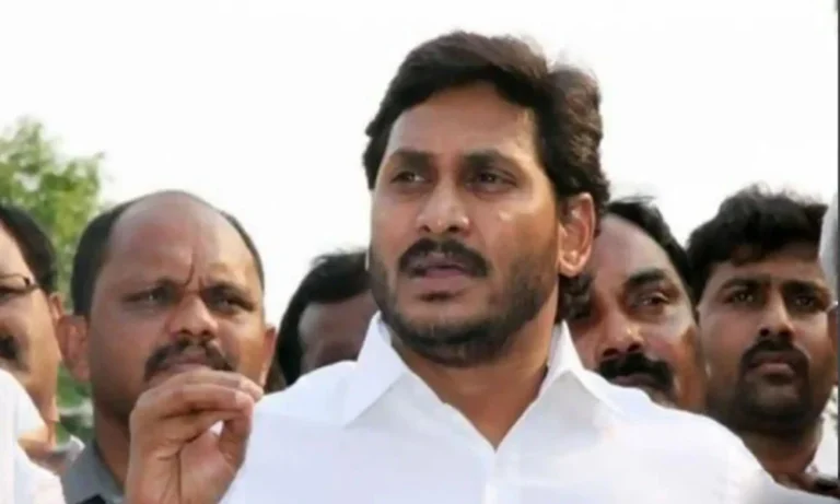 జగన్ దర్బార్ : సీఎంఓ పేరుతోనే లిక్కర్ ముడుపుల వసూళ్లు!