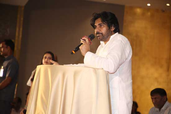 పవన్‌ కల్యాణ్‌ మాస్‌ వార్నింగ్‌!