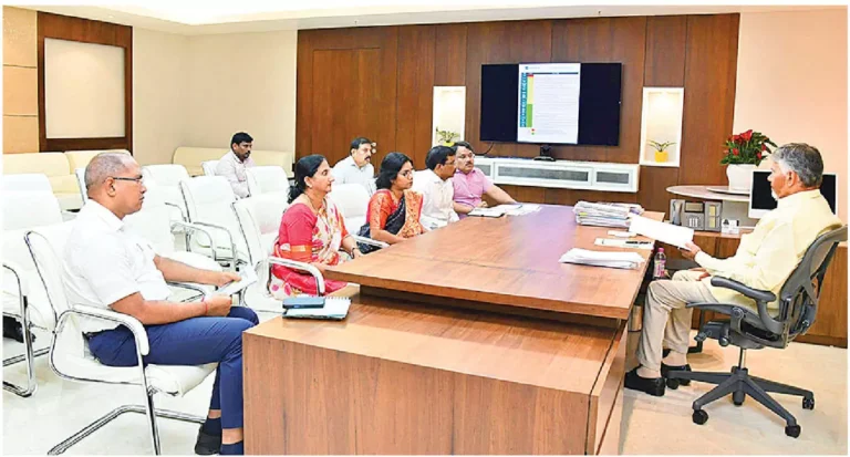 CM Chandrababu Asks officials To purchase onions From Farmers At Rs 1200 per Quintal